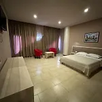 Terminal Tirana 호텔 Bregu i Lumit
